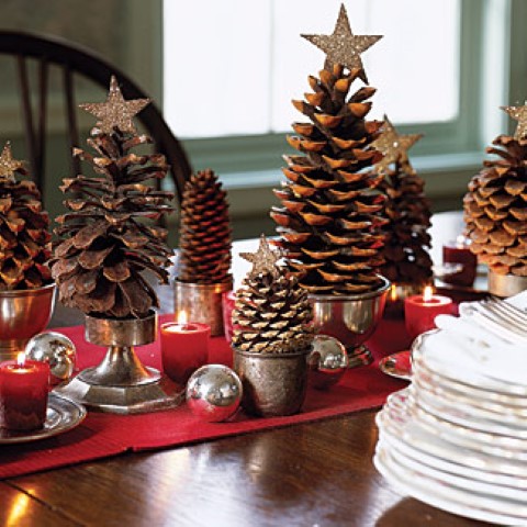 simple-cute-little-christmas-tree-made-of-pine-cones-craft-idea-for-children-diy-table-decor-Small